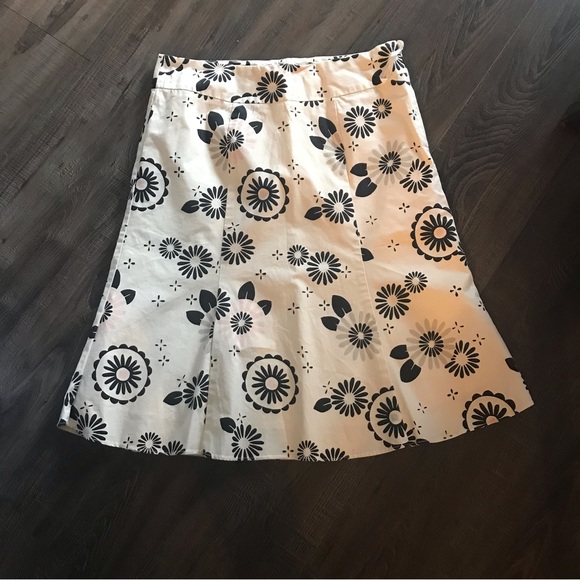GAP Flowered Skirt - Size 8 - Picture 2 of 4